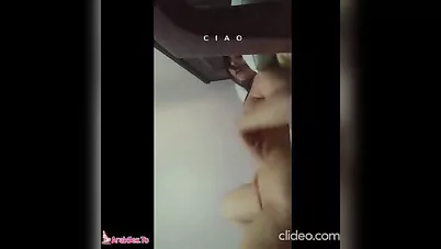 مزة ببزاز كبيرة بتضرب سبعة ونص وتصور لحبيبها