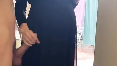 منقبة فلاحة نازلة مص في زب جارها الهايج