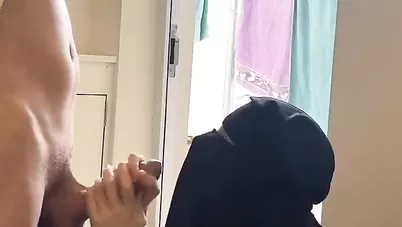 منقبة فلاحة نازلة مص في زب جارها الهايج