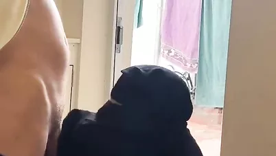 منقبة فلاحة نازلة مص في زب جارها الهايج