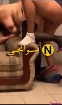 خليجي ديوث زوجته تتناك بعنف قدامه بالمال