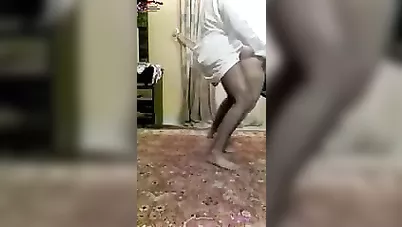 خليجي يخلي الشغالة السعودية تمصله ويفشخها خلفي