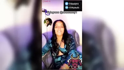 قمرهم السعودية الشرموطة تعرض بزازها وطيزها للمتابعين