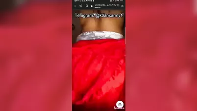 ام شامبو تلعب في كسها وطيزها الكبيرة مع المتابعين