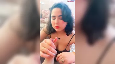 ممحونة سعودية تمص زب صديق زوجها المصري