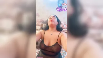 ممحونة سعودية تمص زب صديق زوجها المصري