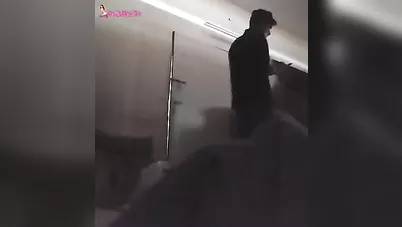 القحبة السعودية تتناك من الدليفري بدل المال