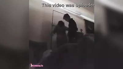 القحبة السعودية تتناك من الدليفري بدل المال