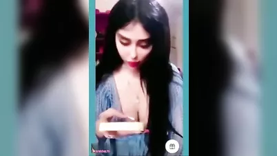 جورجينا درويش تقفش بزازها الكبيرة مع المتابعين