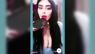 جورجينا درويش تقفش بزازها الكبيرة مع المتابعين