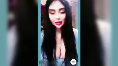 جورجينا درويش تقفش بزازها الكبيرة مع المتابعين