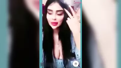 جورجينا درويش تقفش بزازها الكبيرة مع المتابعين