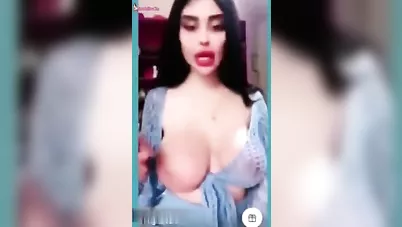 جورجينا درويش تقفش بزازها الكبيرة مع المتابعين