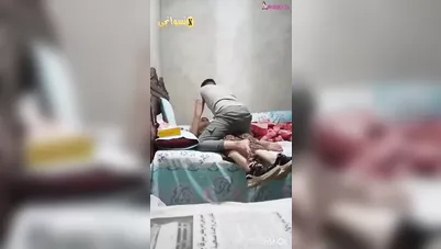 مصري هايج زانق اخته غصب وراكبها على السرير