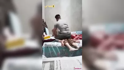 مصري هايج زانق اخته غصب وراكبها على السرير