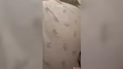 شاب مصري بيتحرش بطيز اخته في الليل ويصورها