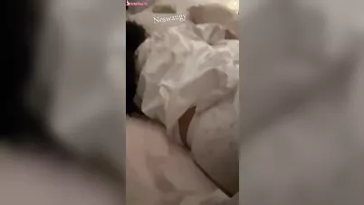 شاب مصري بيتحرش بطيز اخته في الليل ويصورها