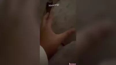 شاب مصري بيتحرش بطيز اخته في الليل ويصورها