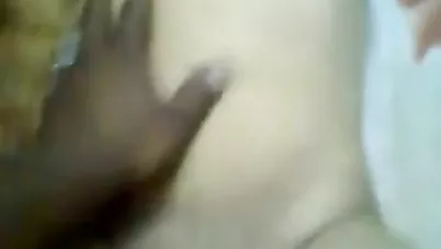 فلاحة مصرية بتخون جوزها مع صاحبه السوداني - سكس قديم