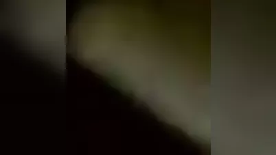 مصري واخد عشيقته في شقة مفروشة ومقطع بزازها مص