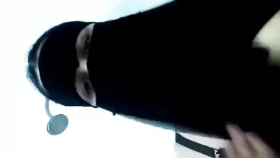 فلاحة مصرية هايجه بتصور نودر وتلعب في كسها