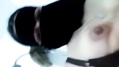 فلاحة مصرية هايجه بتصور نودر وتلعب في كسها