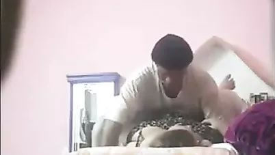 فلاحة مصرية مربربة بتخون جوزها مع بياع الخضار