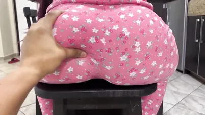 شرموطة مصرية اندر ايدج بتتناك من اخوها في المطبخ