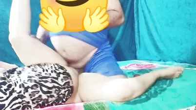 فيلم سكس بلدي لشرموطة ميلف بتتناك بالفلوس على السرير