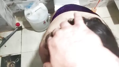 مصرية بتتناك خلفي في الحمام من صاحبها في الشغل