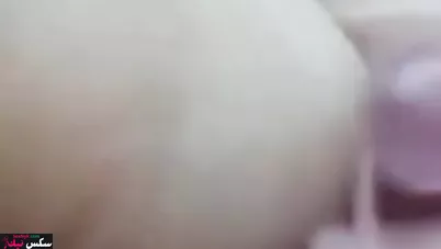 فيلم سكس حقيقي قديم لشرموطة عشيقها بيصورها وهي بتتناك