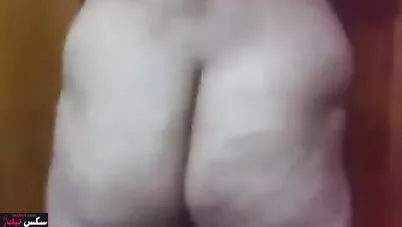 فيلم سكس حقيقي قديم لشرموطة عشيقها بيصورها وهي بتتناك