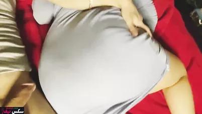 شاب مصري بينام جمب اخته وبيهيج على طيزها الكبيرة