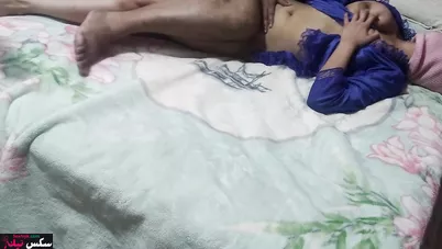 مصرية جسمها جامد بتتناك بالأجرة مع صاحب جوزها الغني