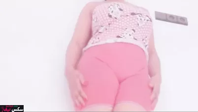 هايجه طيزها كبيرة بتصور نودز وهي بتلعب في كسها