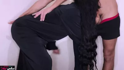 مصرية فلاحة بتتفشخ نيك خلفي من جارها الهايج