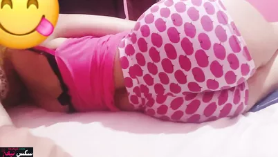 شرموطة مصرية بتهيج اخوها بطيزها الكبير على السرير