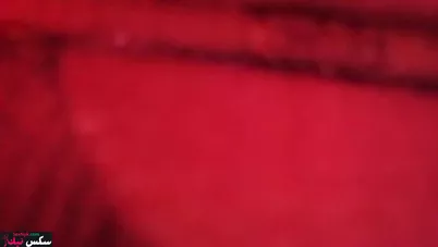 مصرية بتنزل لعب في طيزها وكسها وتبعت لحبيبها المسافر