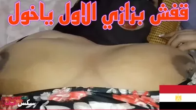 مدام مصرية بتتفشخ نيك من زبون مصري بالأجرة ويوسع طيزها