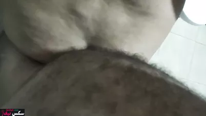 ديوث مصري مراته بتتناك قدامه من زبون بالأجرة