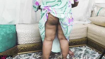 ديوث مصري بيجيب زبون ينيك مراته الشرموطة بالأجرة