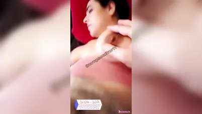 شاب مصري بيتحرش بمرات عمه وهي نايمه