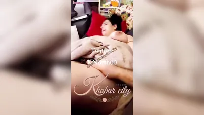 شاب مصري بيتحرش بمرات عمه وهي نايمه