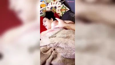 شاب مصري بيتحرش بمرات عمه وهي نايمه