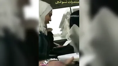 مصري بيضرب عشرة وبيتحرش بالطلاب البنات