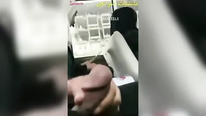 مصري بيضرب عشرة وبيتحرش بالطلاب البنات