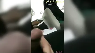 مصري بيضرب عشرة وبيتحرش بالطلاب البنات