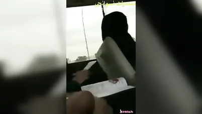 مصري بيضرب عشرة وبيتحرش بالطلاب البنات