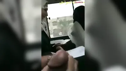 مصري بيضرب عشرة وبيتحرش بالطلاب البنات