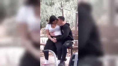 مصري واخد حبيبته الجنينة وفاشخها بعبصة